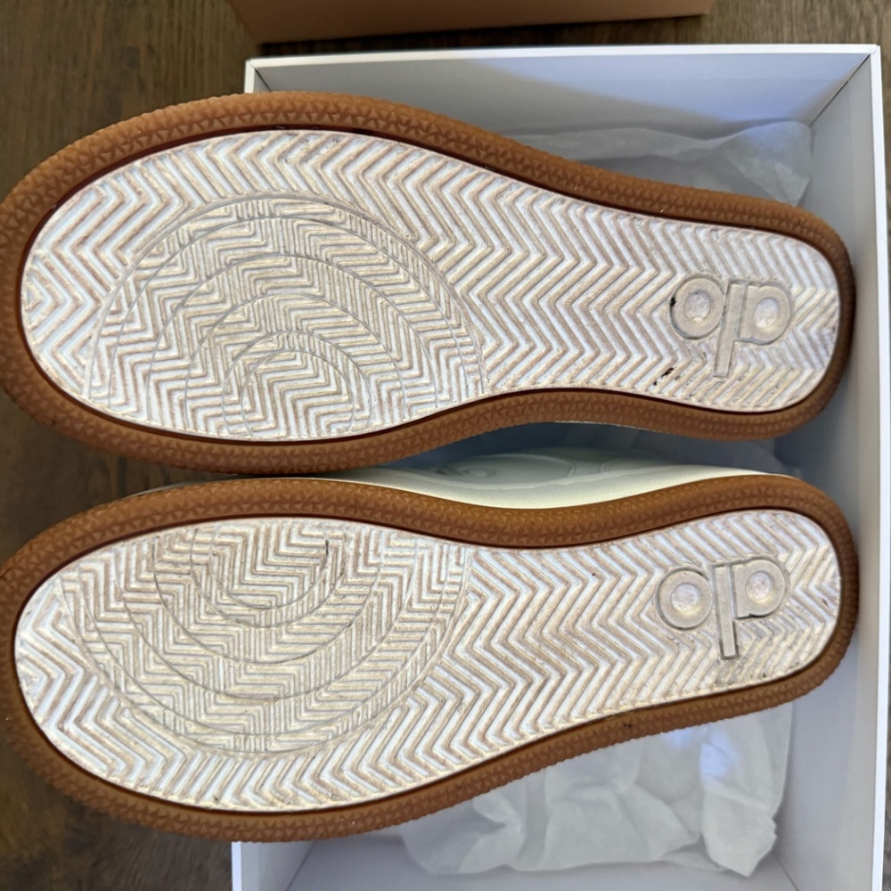 Alo Yoga Recovery Mode Low-Top Sneaker In White - Picture 6 of 6